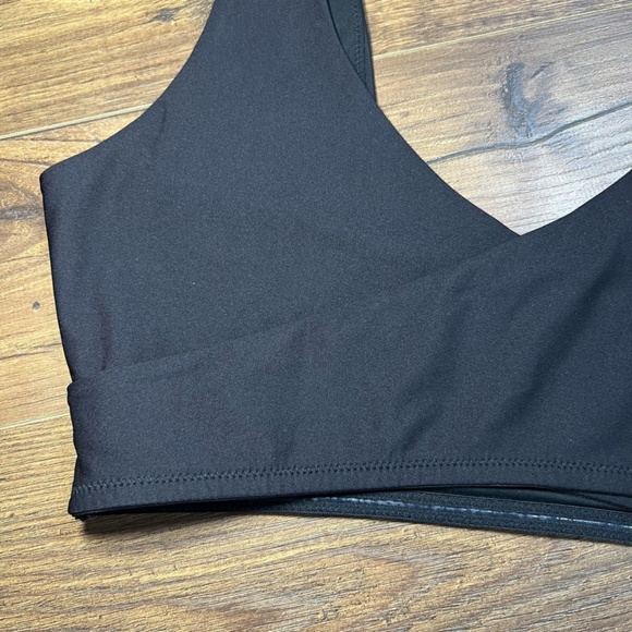 Fabletics Womens Low Impact Crossover Sports Bra Black Stretch Unpadded Sz Small - Picture 5 of 11